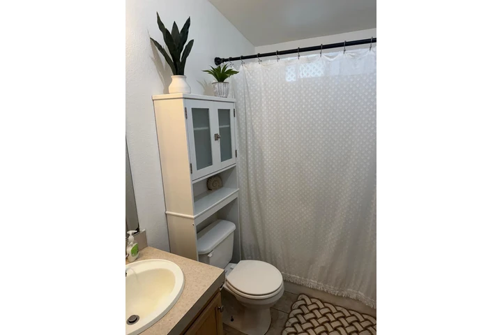 $1100 : Rento cuarto en Anaheim image 9