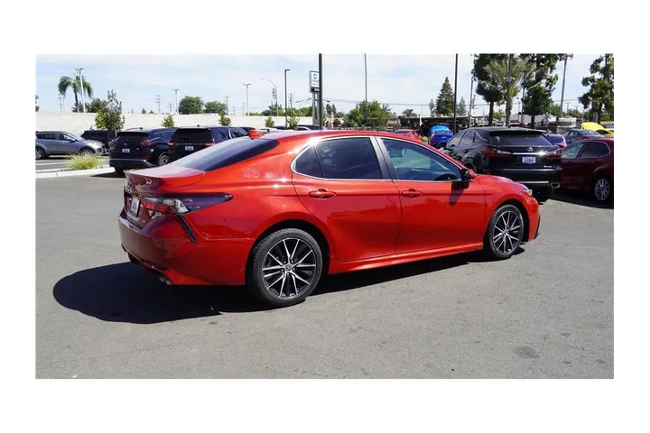 $26984 : 2023 Camry SE Sedan 4D image 6