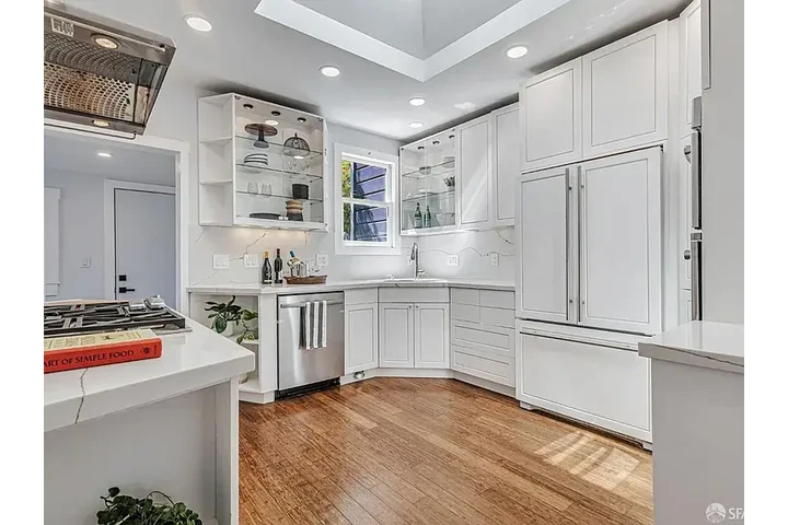 $2000 : Wonderful home available image 3