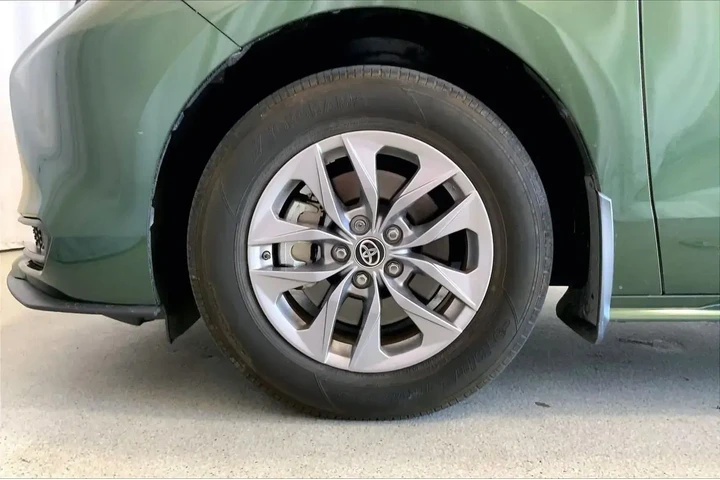 $35441 : Toyota Sienna 2024 LE 8-Pass image 6