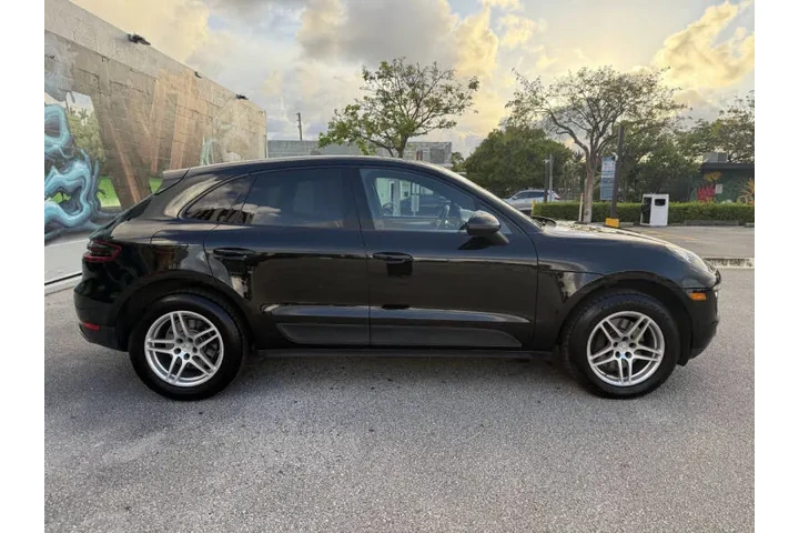 $16995 : 2017 Macan image 5