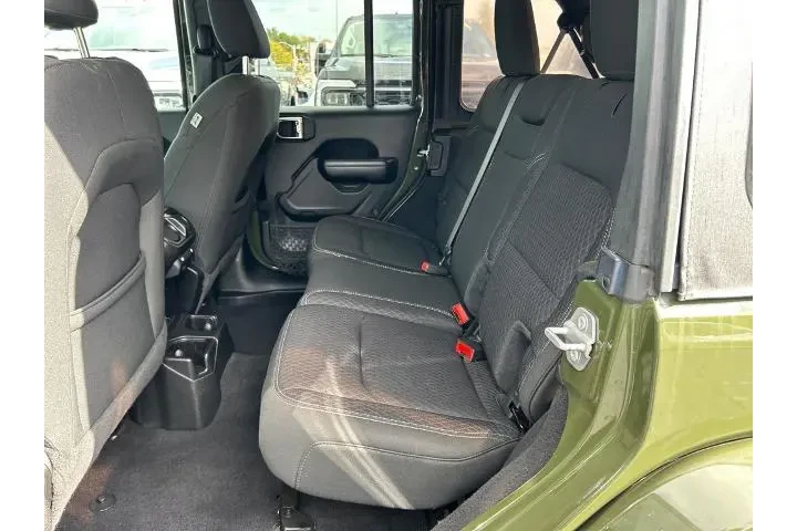 $27295 : Jeep Wrangler Unlimited 2021 image 10