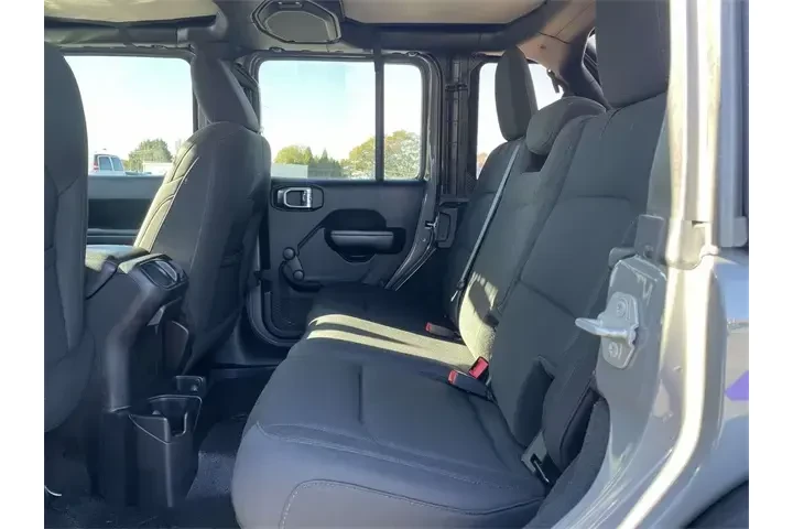 $25981 : Jeep Wrangler Unlimited 2018 image 10