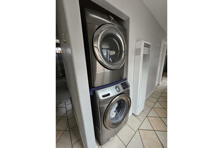 $1100 : RENTO HABITACIÓN PAREJA image 5