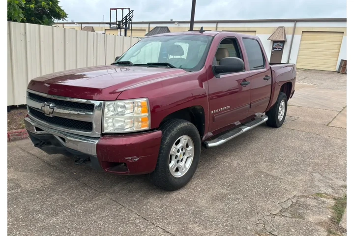 $5800 : 2009 Chevy Silverado image 3