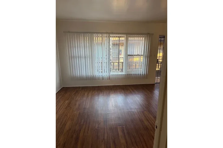 $1495 : Studio Available Now image 1