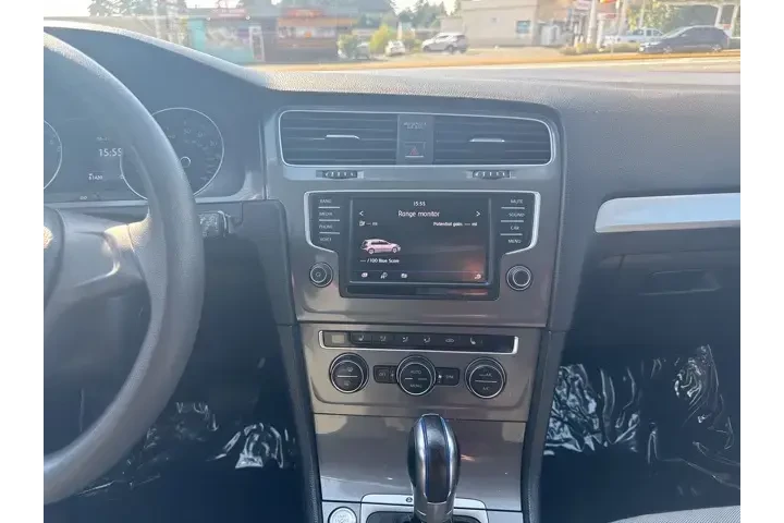 $7499 : Volkswagen e-Golf 2016 SE 4d image 10