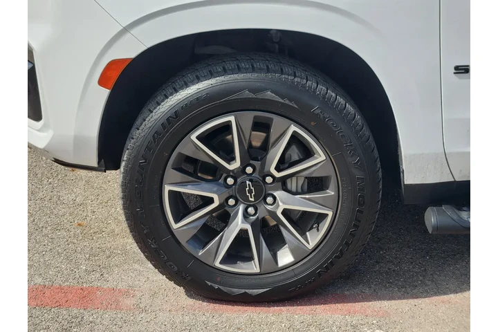 Chevrolet Suburban 2023 4x4 image 8