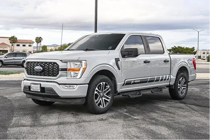 Ford F-150 2023 4x2 XL 4dr S image 3