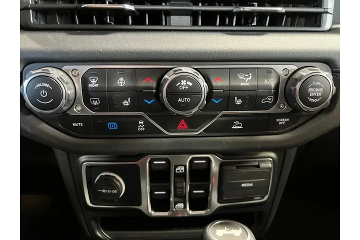 $35000 : Jeep Wrangler 2024 4x4 Sahar image 7