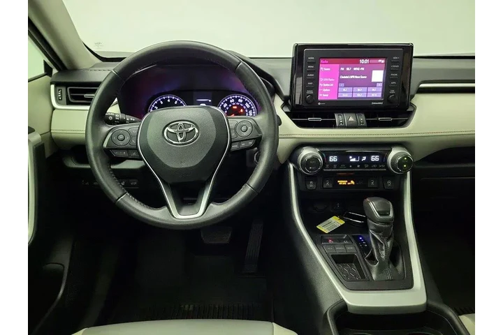 $27998 : Toyota RAV4 2021 XLE Premium image 10