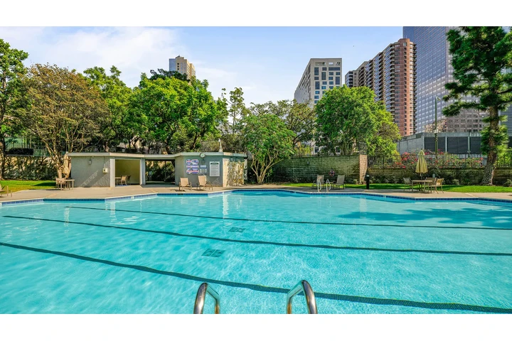$1379 : MOVE IN SPECIAL 1BED 1BATH image 8