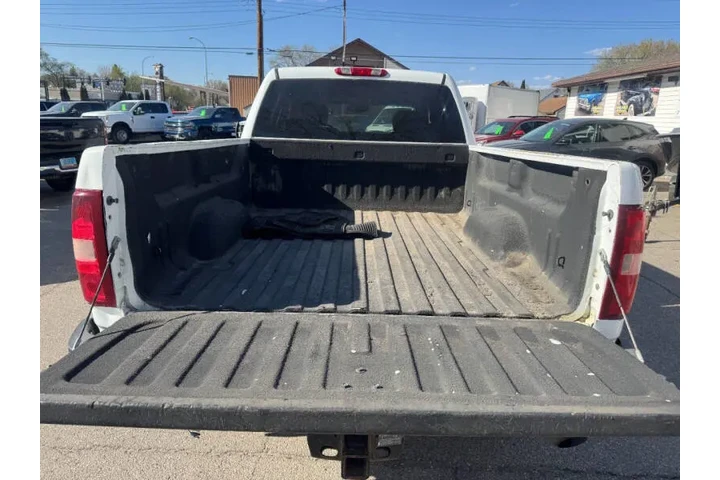 $6000 : 2012 Silverado 2500HD LT image 10