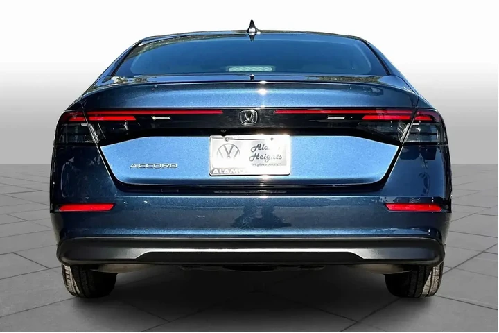$25988 : Honda Accord 2023 EX 4dr Sed image 4