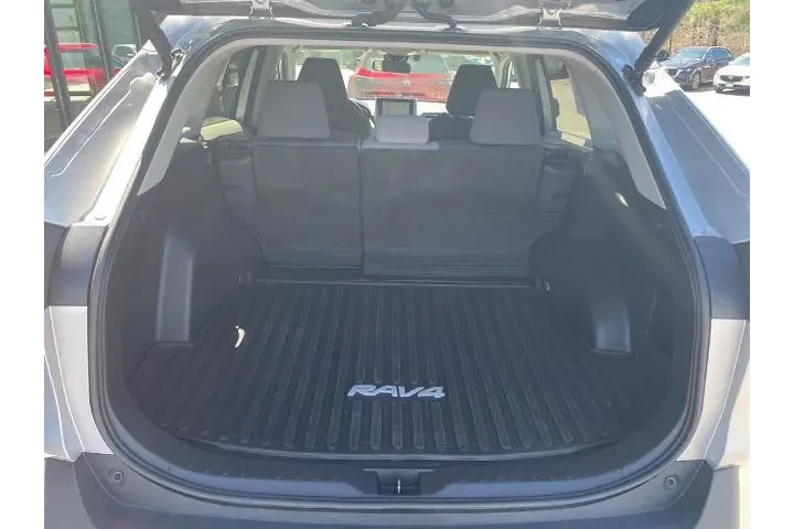$31995 : Toyota RAV4 2024 AWD XLE 4dr image 6