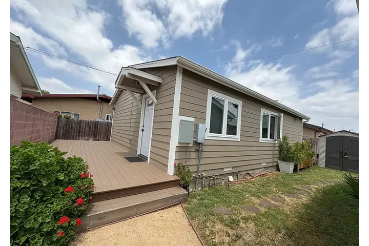 $2400 : Available 3Bed/2Bath in LA image 1