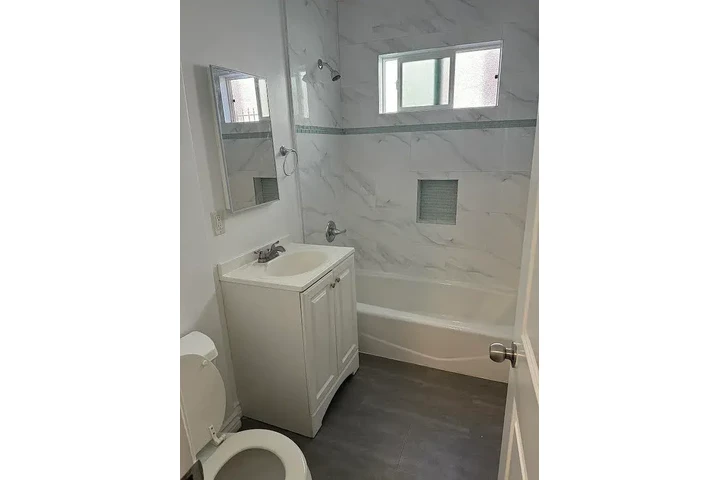 $2500 : Beautiful 3Beds /2Bath House image 8