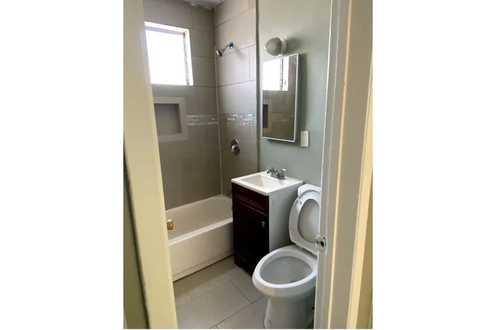 $1700 : Lynwood-Apt 1 Rec/1bano image 3