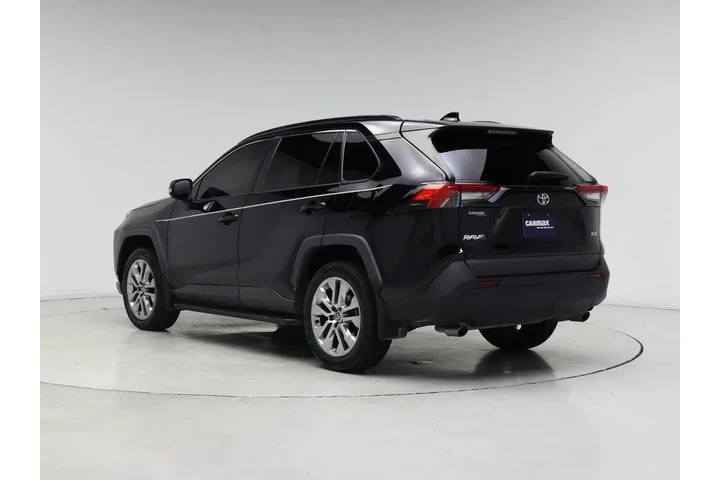 $23998 : Toyota RAV4 2021 XLE Premium image 2