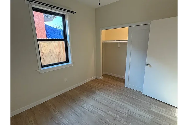 $800 : Great natural light Welcoming! image 5