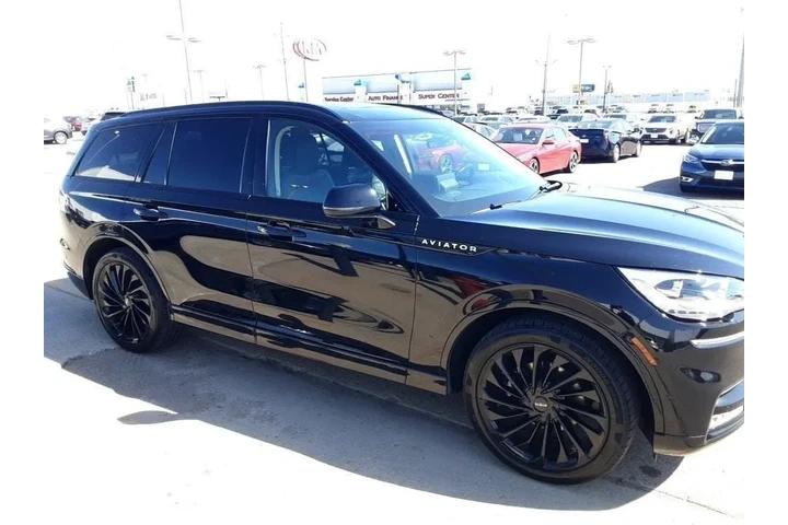 $39995 : 2022 Aviator Reserve image 5