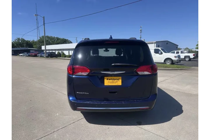 $9900 : 2017 Pacifica Touring-L image 5