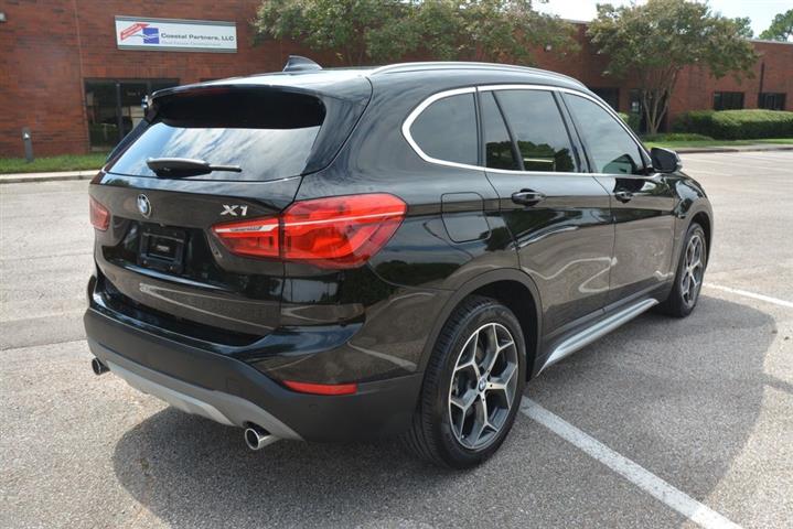 2017 BMW X1 sDrive28i image 6