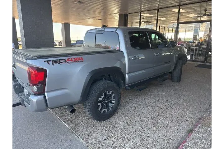 $28025 : Toyota Tacoma 2019 4x4 SR5 V image 6