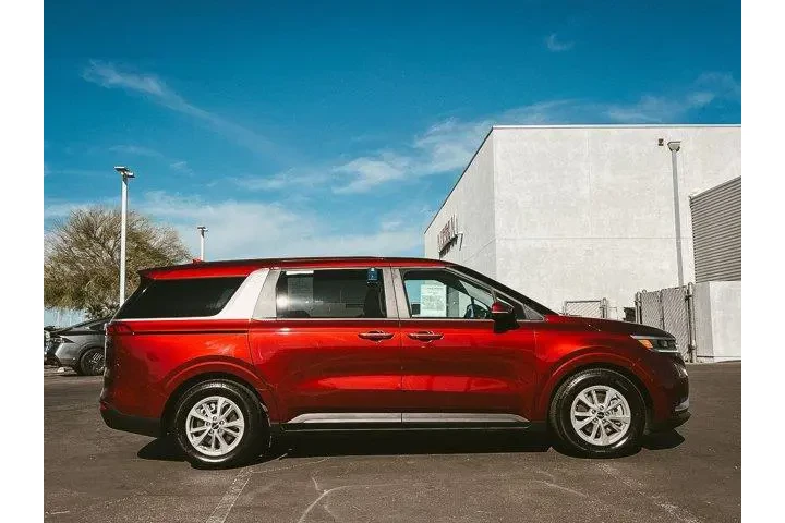 $29997 : Kia Carnival 2024 LX 4dr Min image 6