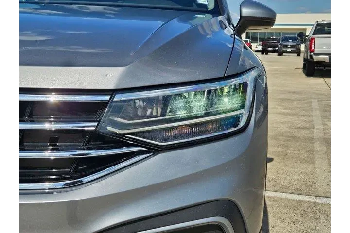$20425 : Volkswagen Tiguan 2024 Wolfs image 9
