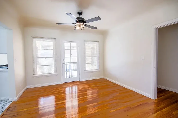 $1000 : Home Rent .. Orange, CA image 5