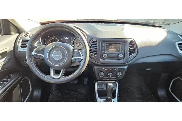 $11990 : 2018 Compass Latitude image 10