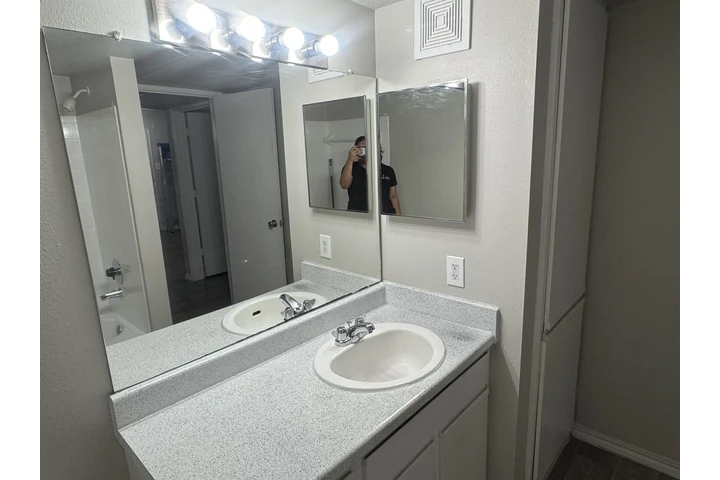 Cleaning Sevices LCC image 2