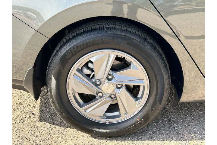 $18778 : Hyundai ELANTRA 2024 SE 4dr image 10