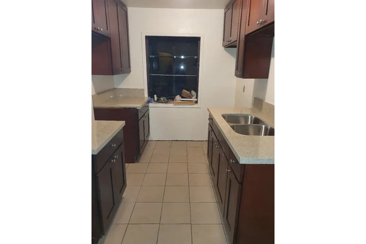 $2450 : Se renta casa en Cabazon Ca. image 1