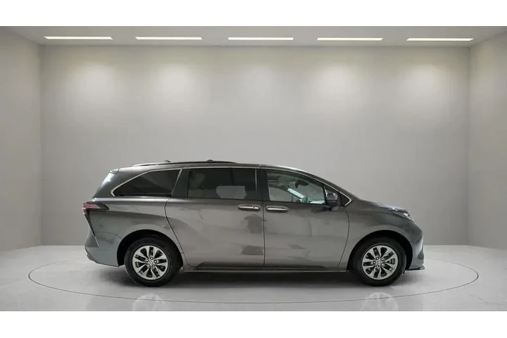 $37995 : Toyota Sienna 2022 XLE 8-Pas image 2