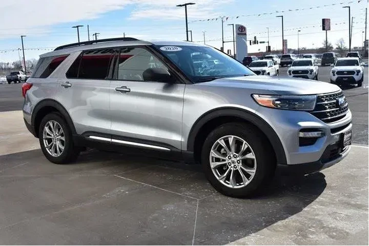 $24856 : Ford Explorer 2020 AWD XLT 4 image 4