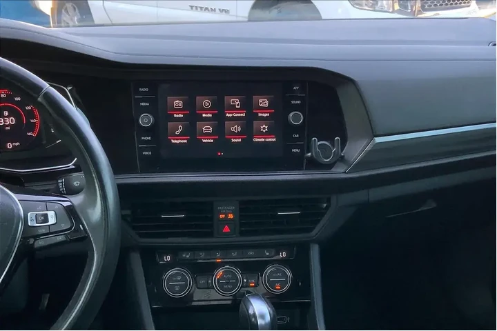 $16945 : Volkswagen Jetta 2019 SEL 4d image 6