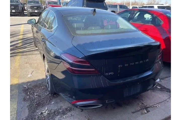$27399 : Genesis G70 2025 2.5T Standa image 9