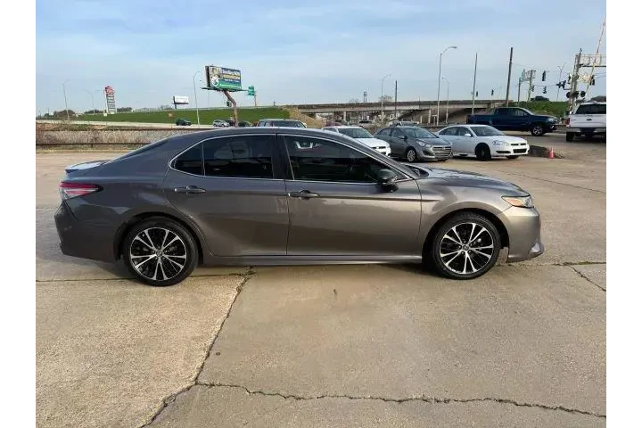 $14900 : Toyota Camry 2018 SE 4dr Sed image 6