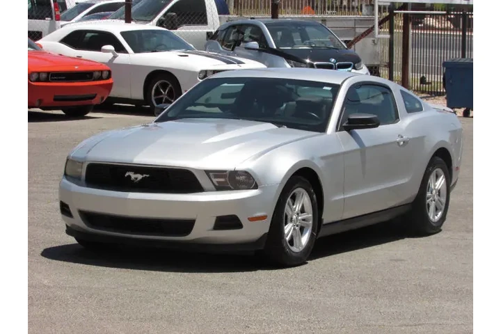 $8995 : 2012 Mustang V6 Premium image 1