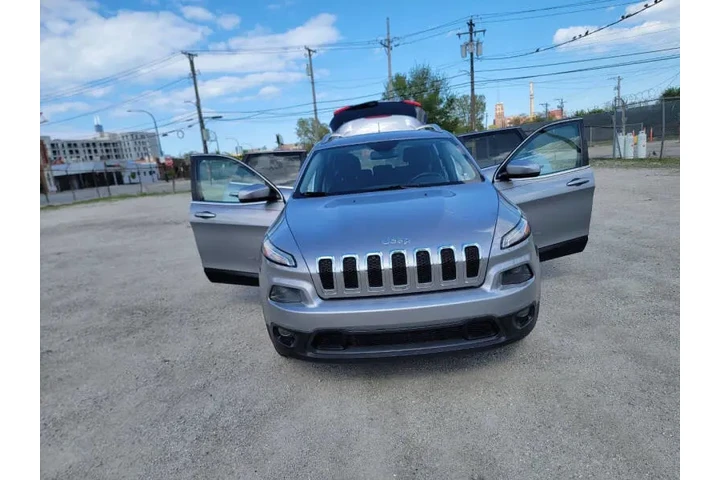 $7999 : 2017 Cherokee Latitude image 7