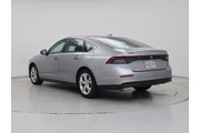 $25998 : Honda Accord 2023 LX 4dr Sed thumbnail
