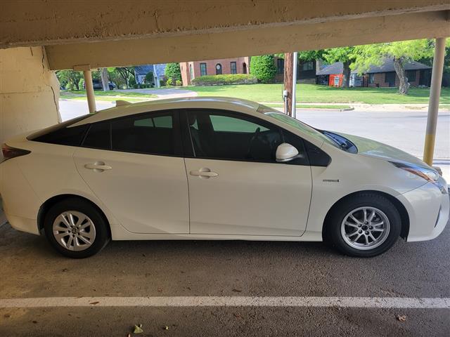 $9000 : 2017 Toyota Prius Two HB5D image 2