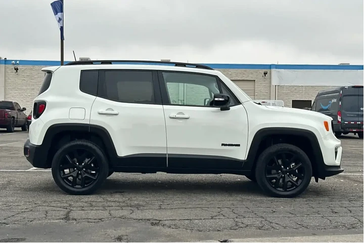 $22756 : Jeep Renegade 2023 4x4 Altit image 8