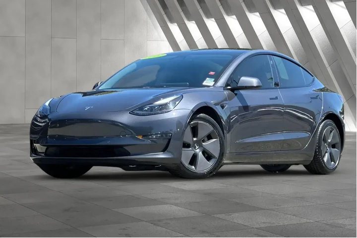 $23300 : Tesla Model 3 2022 4dr Sedan image 4