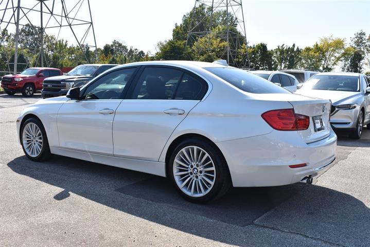 2013 BMW 3 Series 328i image 10