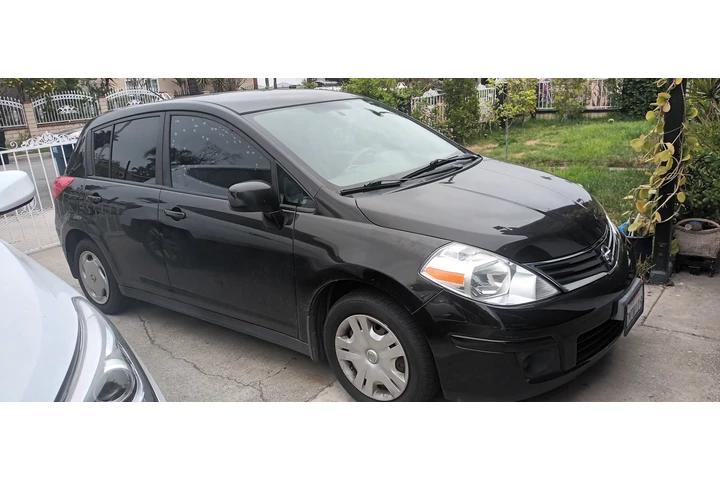 $2800 : Nissan  versa image 1