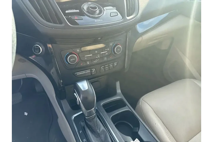 $14000 : Ford Escape 2019 Titanium 4d image 8
