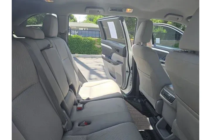 $14995 : Toyota Highlander 2017 LE 4d image 10